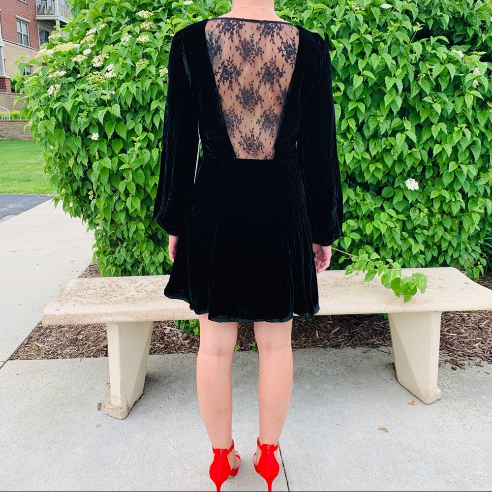 Line & Dot Velvet Long Sleeve Dress - Picture 4 of 5